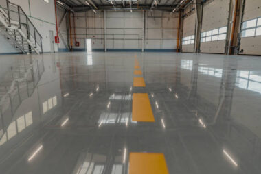 epoxy-and-waxed-flooring-with-colorful-signage-in-car-service-2