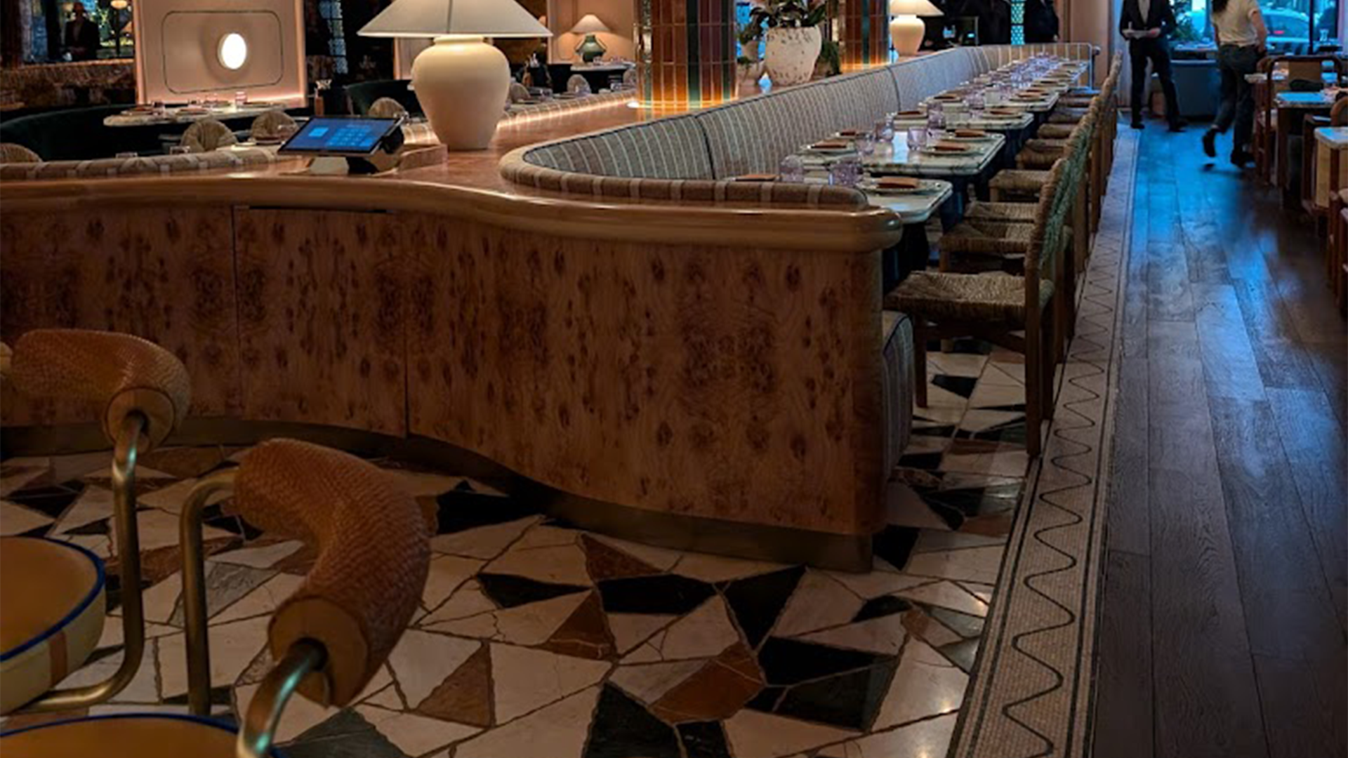 dear-daphni-restaurant-banner